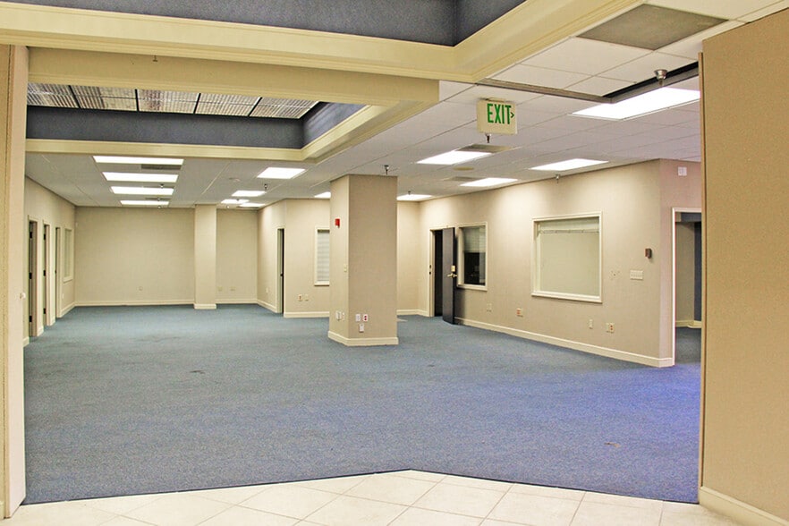 More Photos Of 111 2nd Ave NE, Saint Petersburg Unknown For Lease