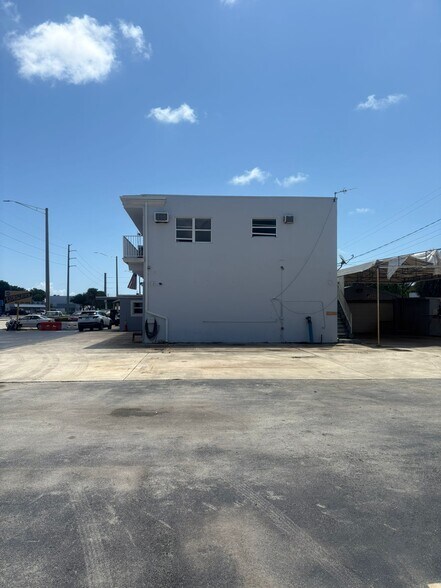 More Photos Of 250 NE 44th St, Oakland Park Auto Repair For Sale