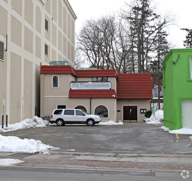 Primary Photo Of 21 George St, Brampton Restaurant For Lease