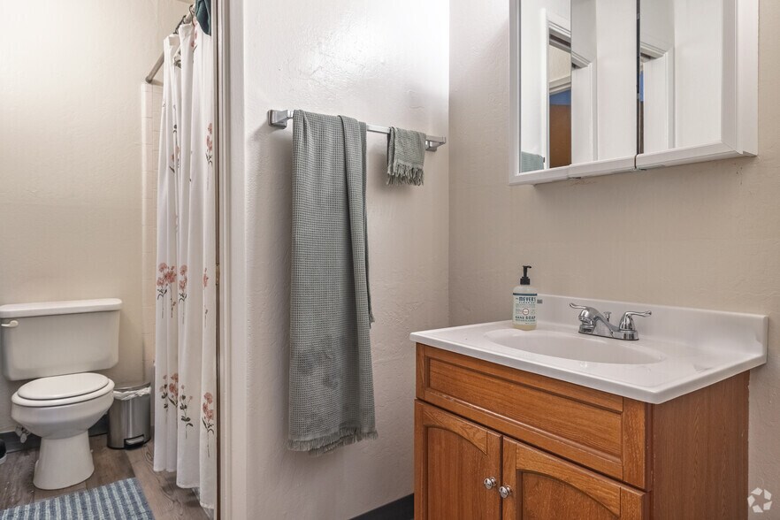 More Photos Of 1895 H St, Arcata Apartments For Sale