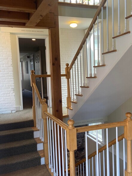 More Photos Of 35 King St, Burlington Office For Lease