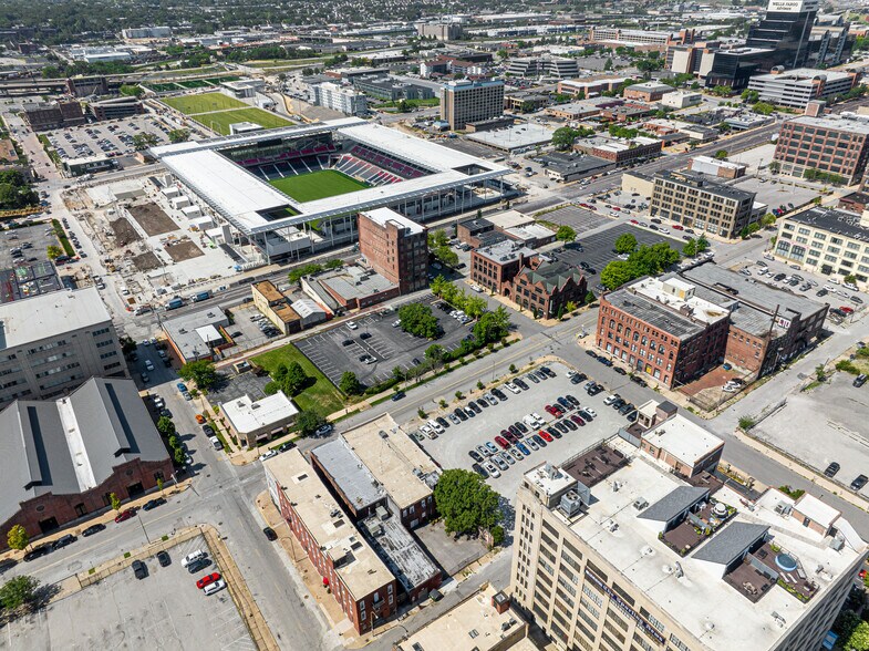 More Photos Of 2007-2009 Locust St, Saint Louis Storefront Retail Residential For Lease
