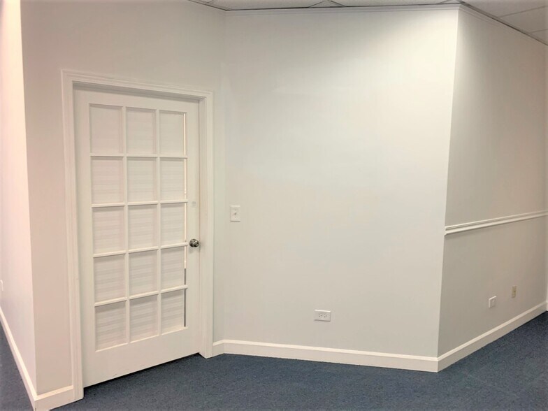 More Photos Of 8005 W 183rd St, Tinley Park General Retail For Lease