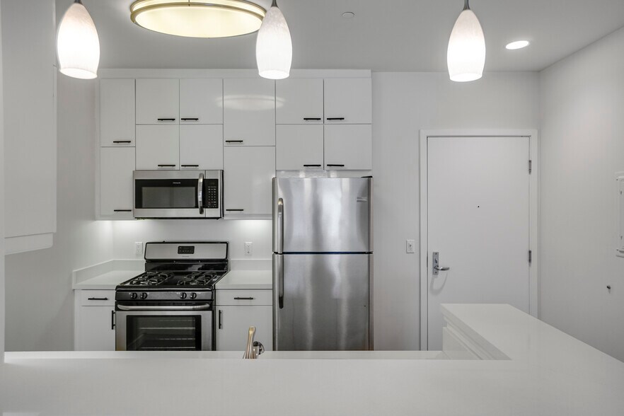 More Photos Of 525 Santa Monica Blvd, Santa Monica Apartments For Sale
