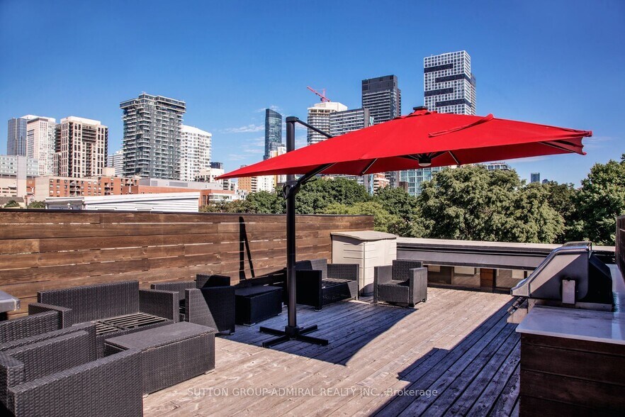 More Photos Of 10 Britain St, Toronto Storefront Retail Office For Lease