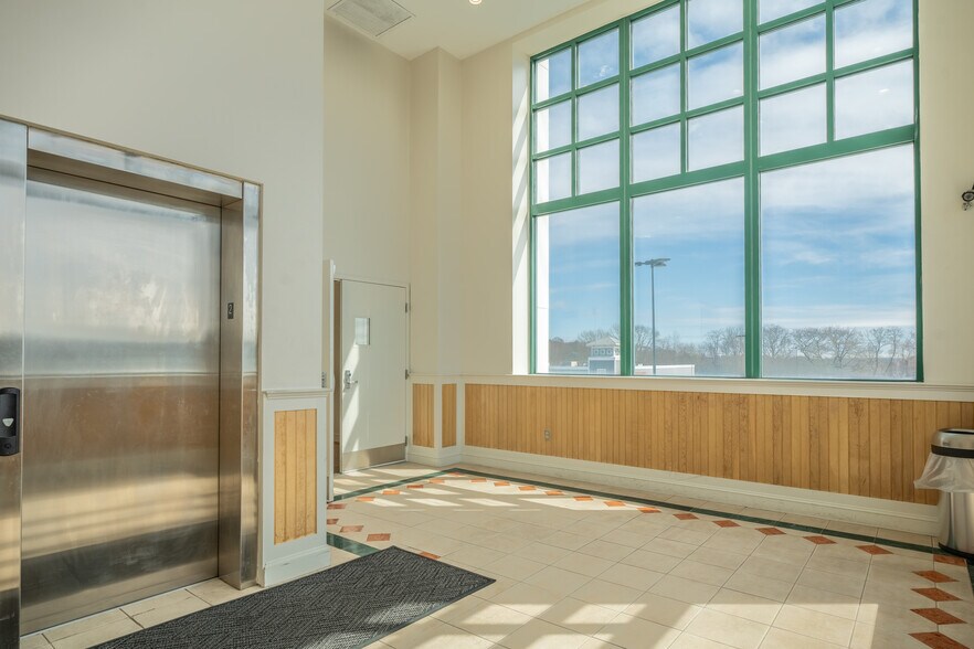 More Photos Of 351 N Frontage Rd, New London Unknown For Lease