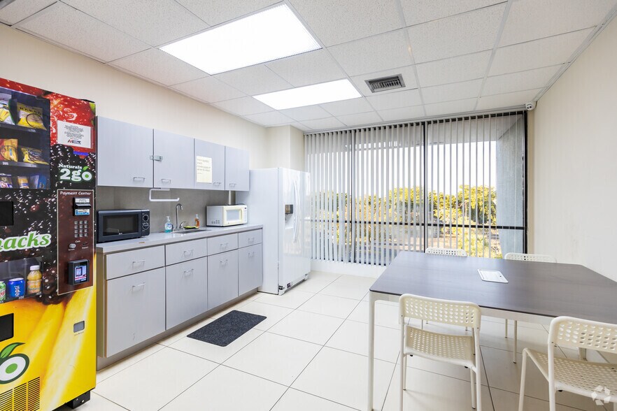 More Photos Of 840 SW 81st Ave, North Lauderdale Office For Sale