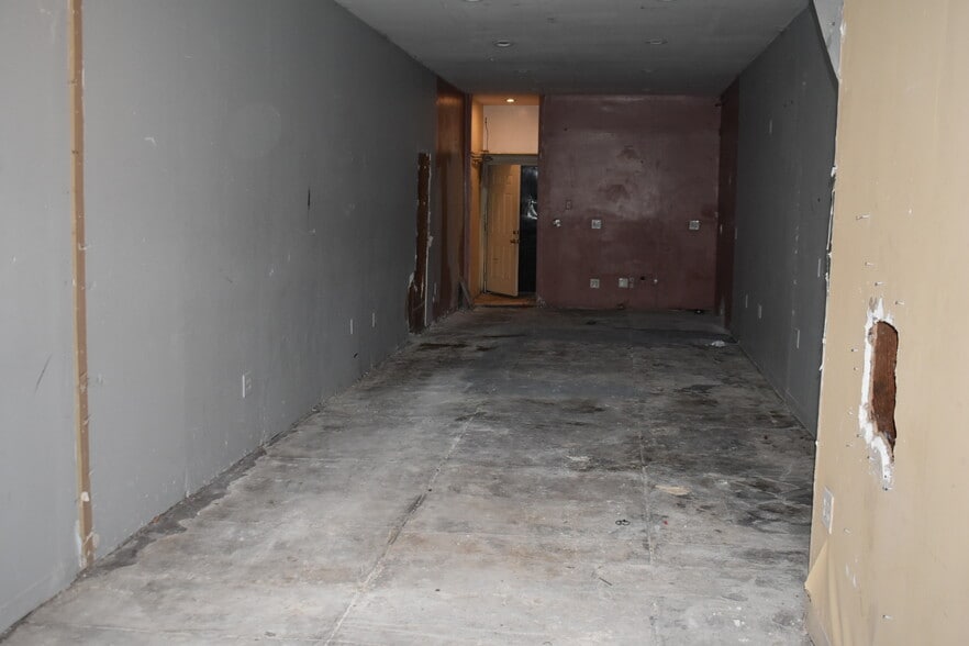 More Photos Of 5007-5009 W Adams Blvd, Los Angeles Storefront Retail Residential For Sale