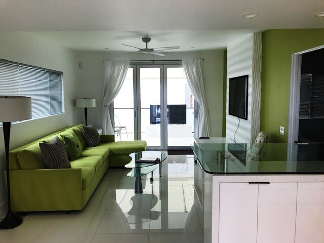 More Photos Of 560-562 S Indian Canyon Dr, Palm Springs Storefront Retail Residential For Lease