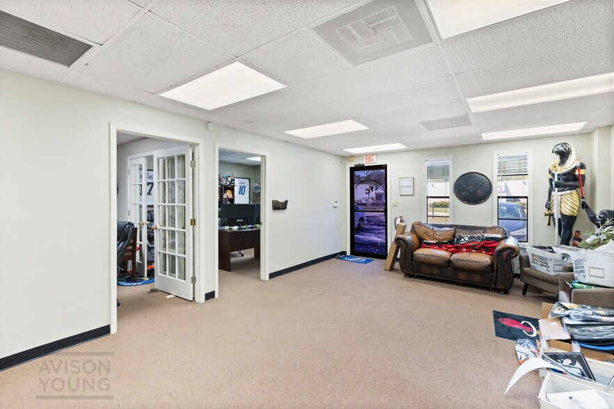 More Photos Of 175 Semoran Commerce Pl, Apopka Light Distribution For Sale