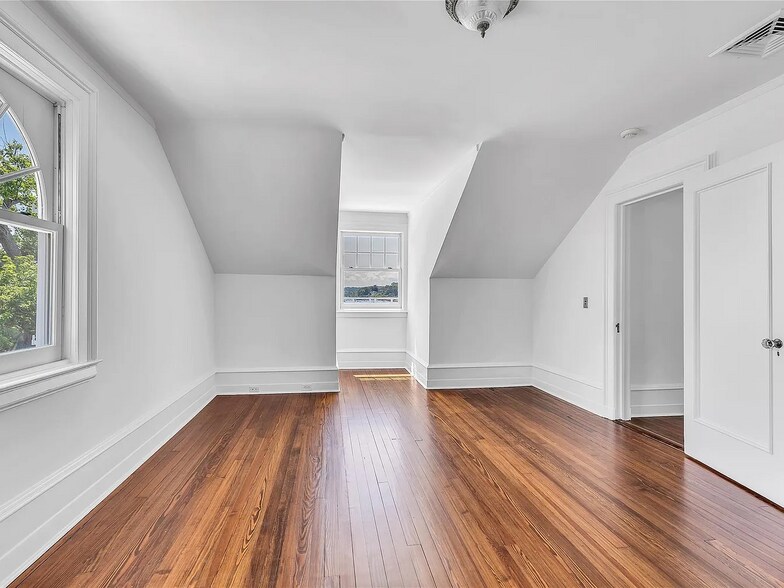 More Photos Of 158 E Shore Rd, Halesite Specialty For Sale