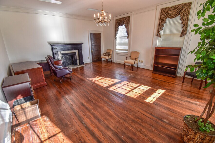 More Photos Of 2606 8th St, Tuscaloosa Office Residential For Sale