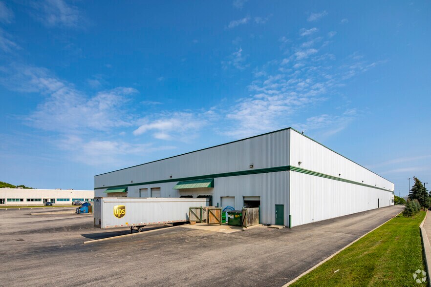 More Photos Of 1215 N Service Rd W, Oakville Warehouse For Lease