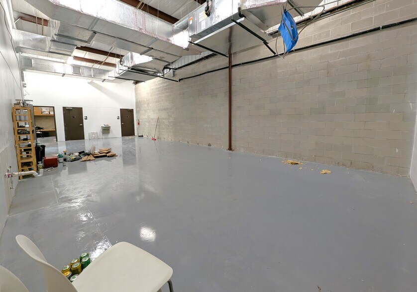 More Photos Of 901 N Missouri Ave, Largo Freestanding For Lease