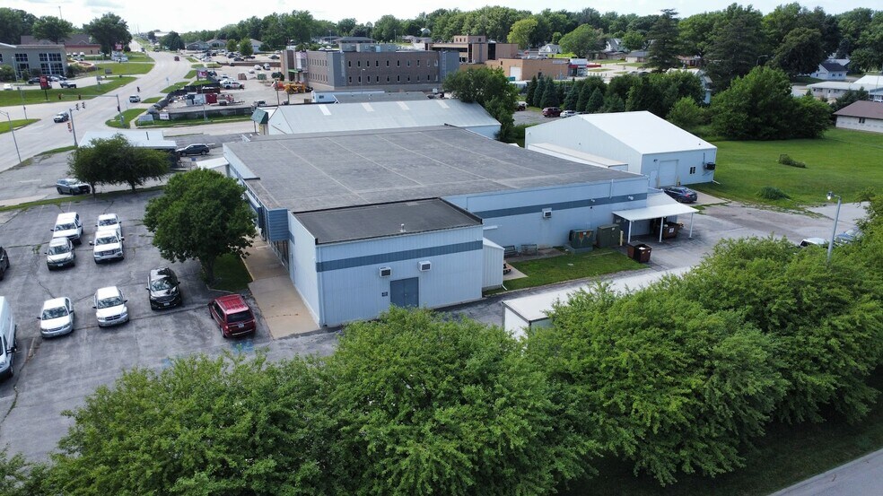 More Photos Of 1112 Chatburn Ave, Harlan Flex For Lease