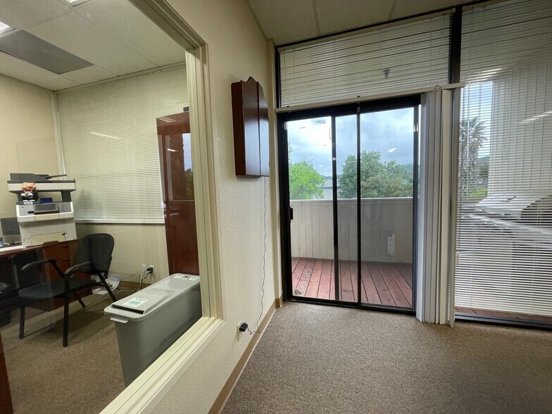 More Photos Of 190 S Orchard Ave, Vacaville Office For Lease