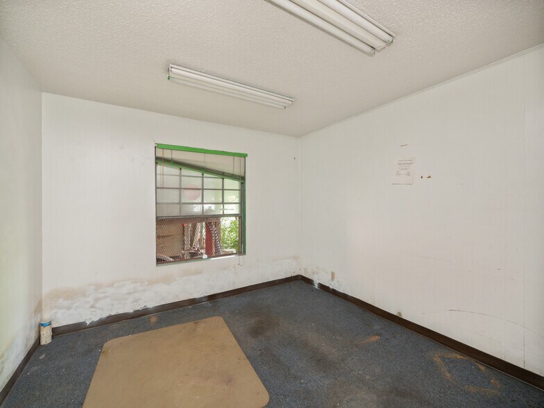 More Photos Of 8212 Georgian Dr, Austin Office For Sale