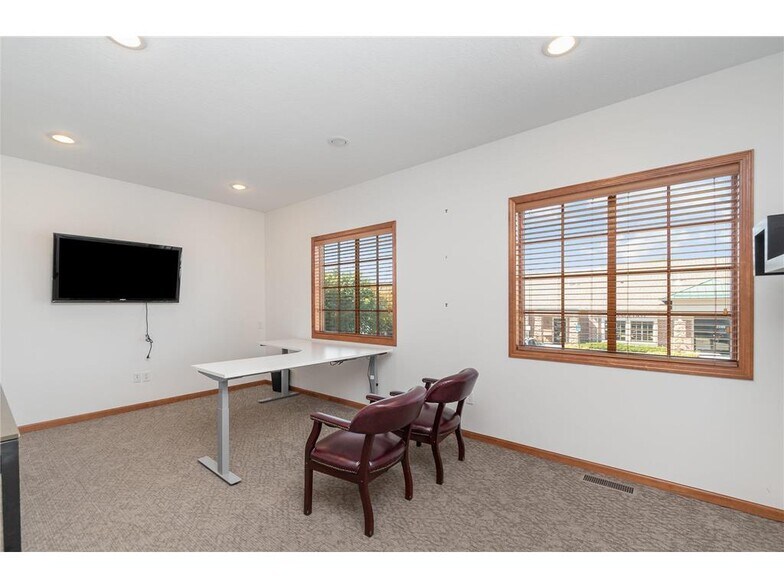 More Photos Of 2255 Waters Dr, Mendota Heights Unknown For Lease