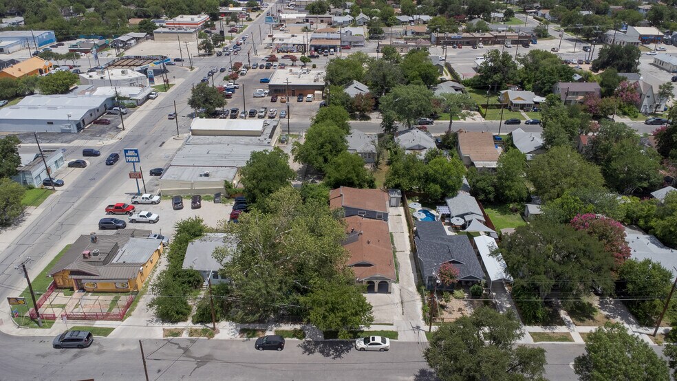 More Photos Of 827 W Rosewood Ave, San Antonio Apartments For Sale