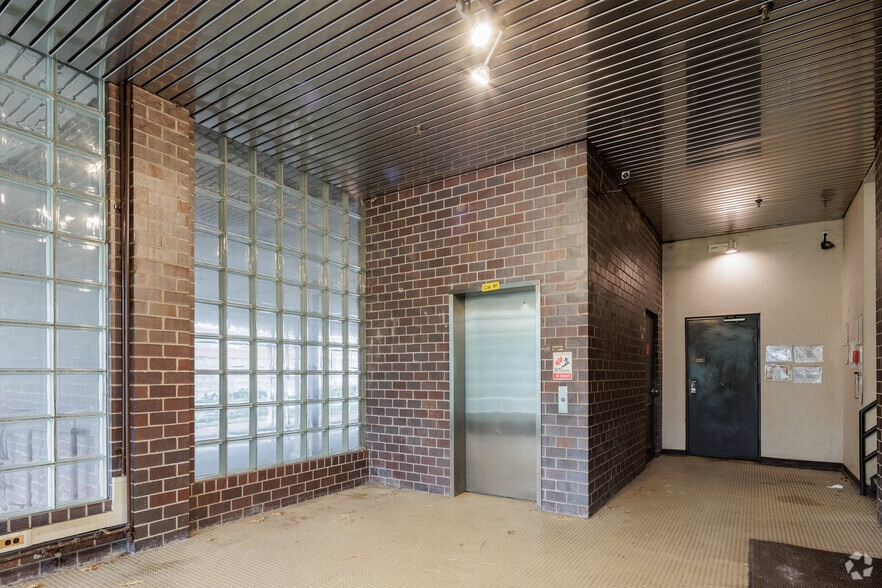 More Photos Of 456 Nordhoff Pl, Englewood Warehouse For Lease