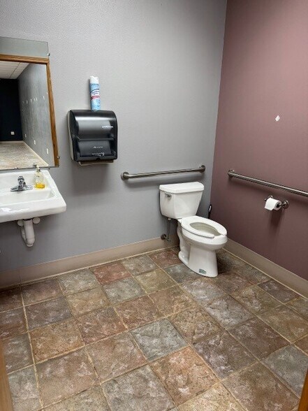 More Photos Of 668 Maratech Ave, Marathon City Unknown For Lease