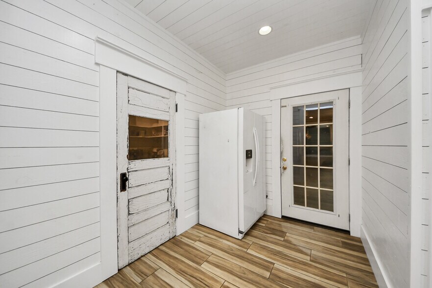 More Photos Of 17188 Highway 321, Dayton Specialty For Sale