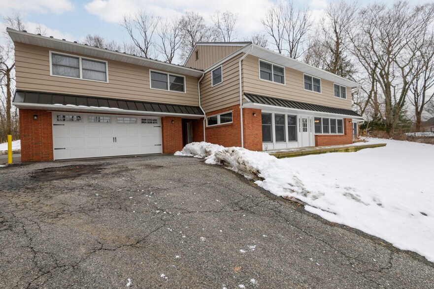 More Photos Of 166 Rosehill Ave, West Grove Multifamily For Sale