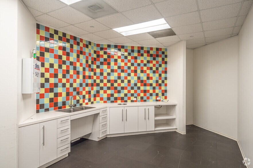 More Photos Of 263 N Sam Houston Pky E, Houston Office For Sale