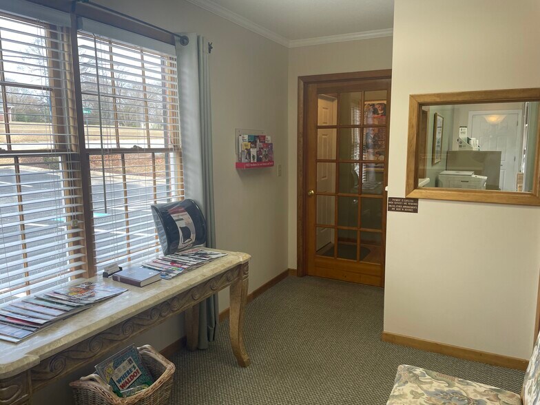 More Photos Of 4010 E North St, Greenville Office For Lease