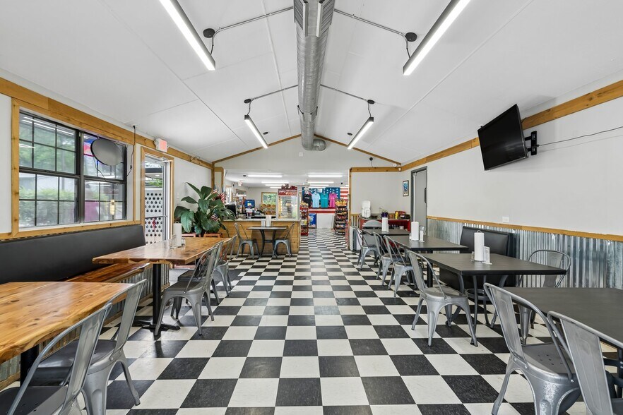More Photos Of 8848 Soldier Creek Rd, Kingston Hotel For Sale
