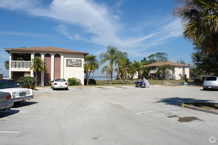 More Photos Of 1015 SE Lakeview Dr, Sebring Apartments For Sale