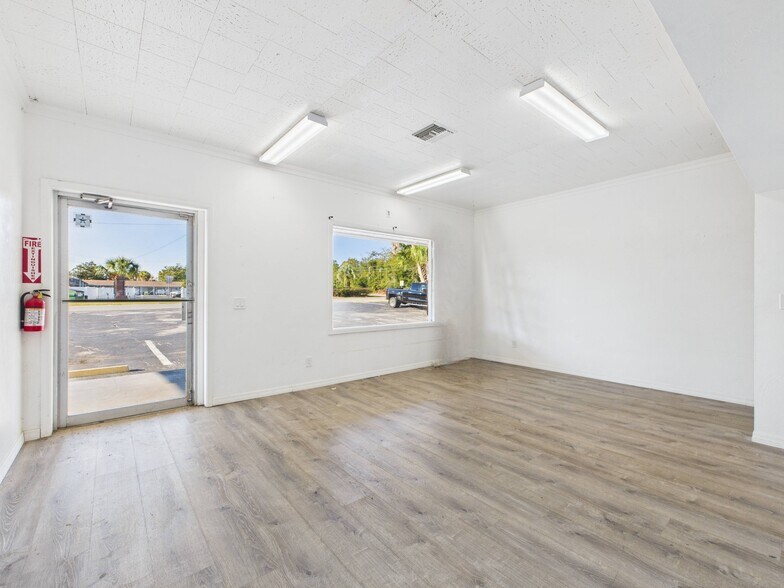 More Photos Of 1 Beverly Hills Blvd, Beverly Hills General Retail For Sale