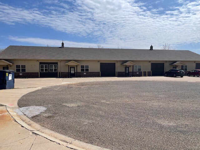 More Photos Of 7042 Highwater Cir, Edmond Light Distribution For Lease