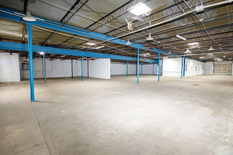 More Photos Of 2520 Hansrob Rd, Orlando Light Manufacturing For Lease