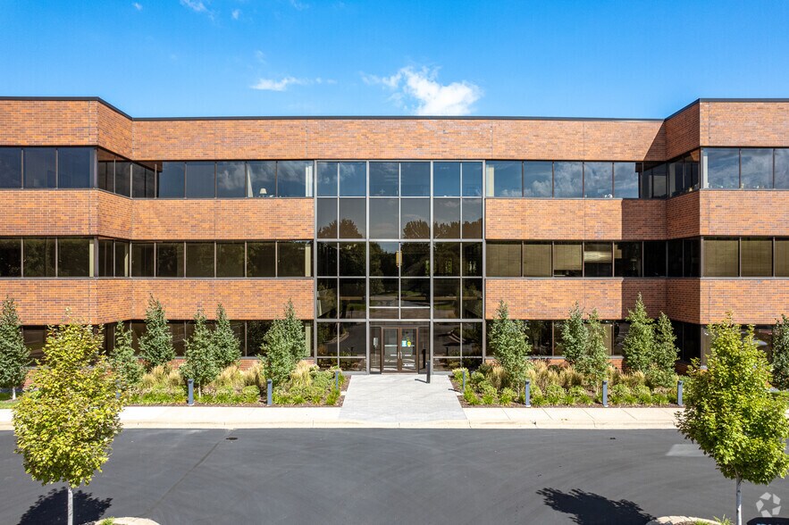 More Photos Of 900 Long Lake Rd, New Brighton Office For Sale