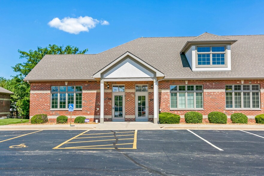 More Photos Of 2551 W Division St, Joliet Office For Lease