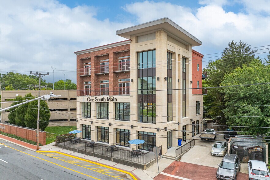 Primary Photo Of 1 S Main St, Newark Apartments For Lease