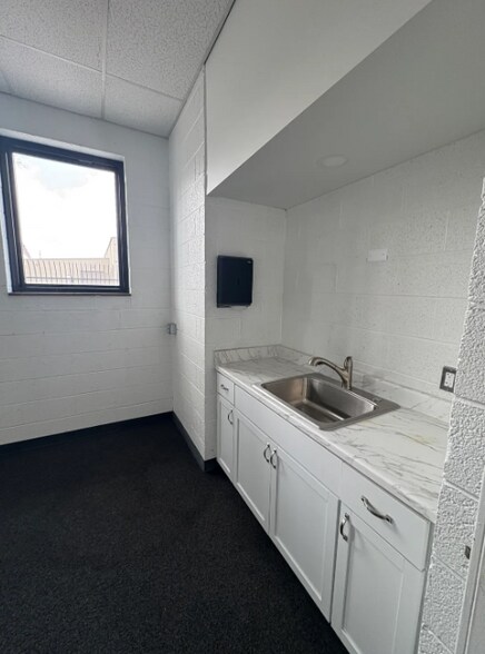 More Photos Of 987 S Mill St, Plymouth Office For Lease