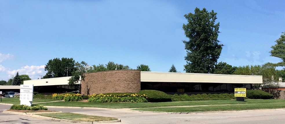 Primary Photo Of 18285 E 10 Mile Rd, Roseville Medical For Lease