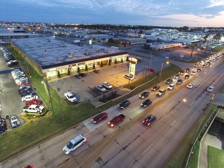 More Photos Of 4343 S Memorial Dr, Tulsa General Retail For Lease