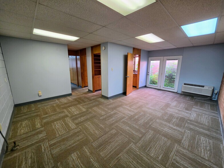 More Photos Of 1848-1850 W Galbraith Rd, Cincinnati Office For Sale