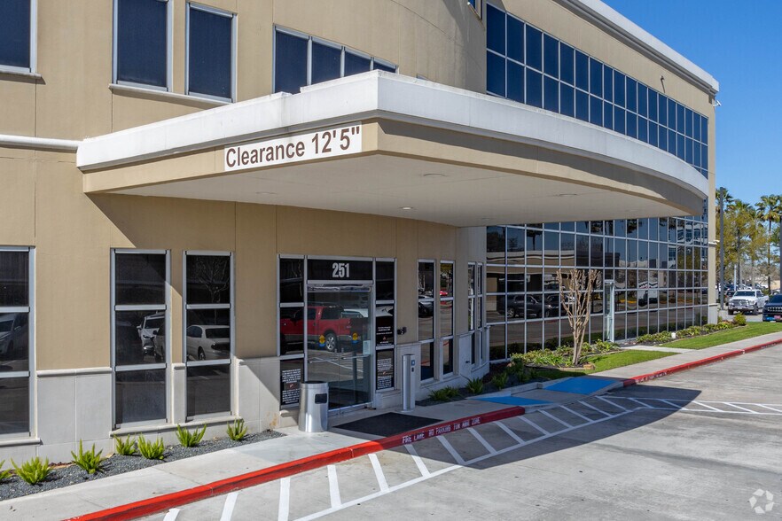 More Photos Of 251 Medical Center Blvd, Webster Medical For Lease