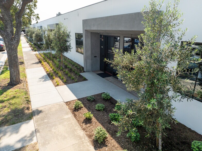 More Photos Of 769-791 Newton Way, Costa Mesa Showroom For Lease