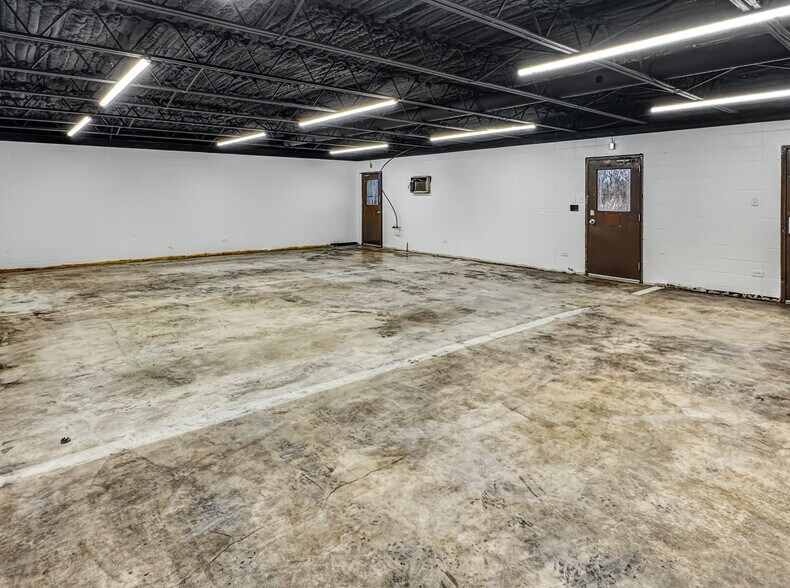 More Photos Of 313 Franklin Ave, Union Light Distribution For Sale