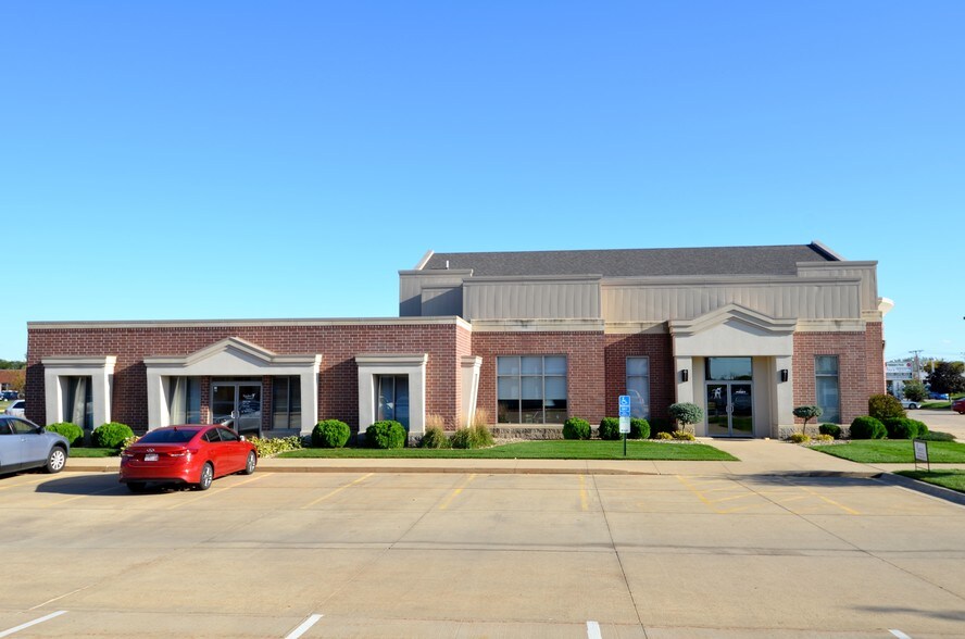 More Photos Of 1065-1067 N Center Point Rd, Hiawatha Office For Sale