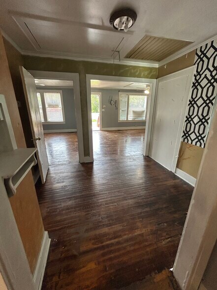 More Photos Of 1058 St Andrews Rd, Columbia General Retail For Sale