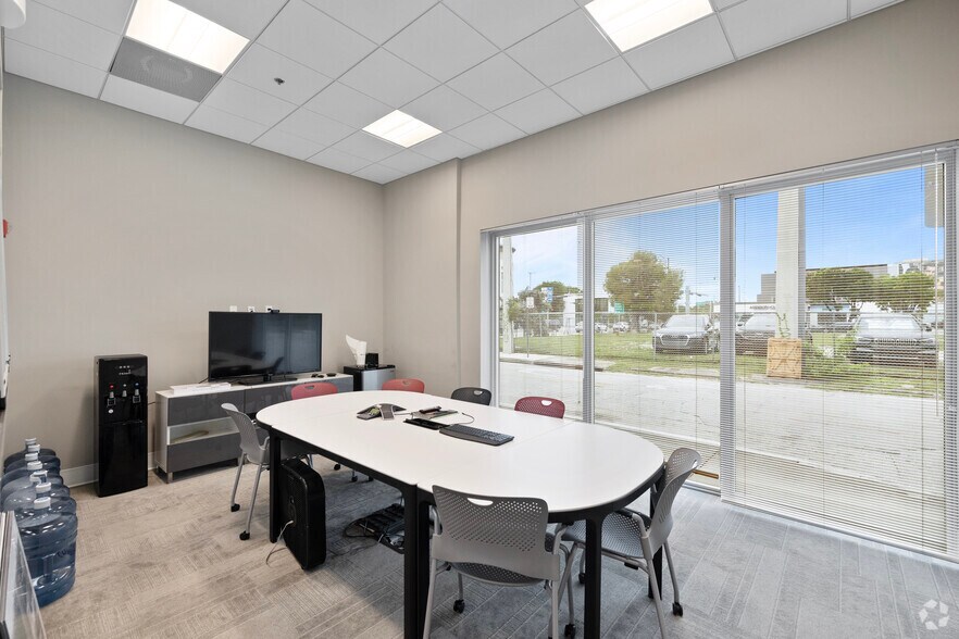 More Photos Of 45-47 NE 36th St, Miami Freestanding For Sale