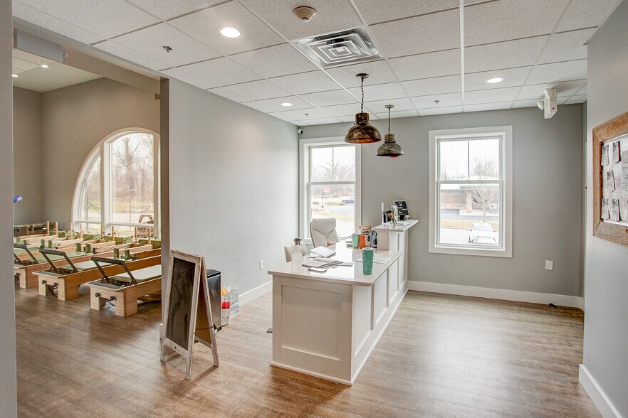 More Photos Of 921 S Arbor Vitae, Edwardsville Freestanding For Sale