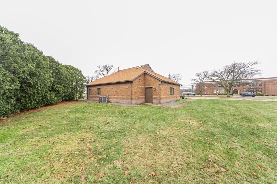 More Photos Of 36595 Detroit Rd, Avon Medical For Lease