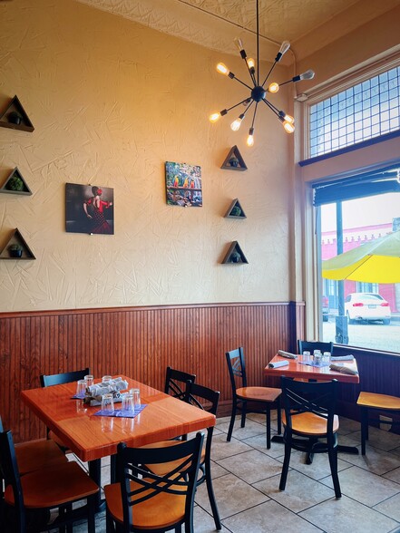 More Photos Of 301 S Saint Charles St, Brenham General Retail For Sale